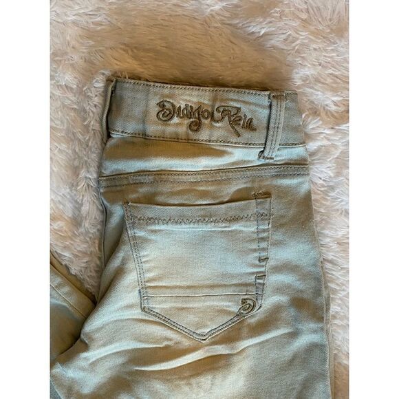 Indigo Rein SZ 5 Woman’s Jr Light Wash Factory Faded/Distressed Denim Jeans - Picture 9 of 10
